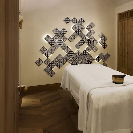 Couples treatment rooms, sauna, hot tub, steam room, Turkish bath