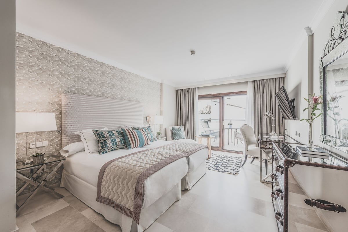 Double Room, 1 Double or 2 Single Beds