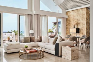 Suite, Beach View (Imperial) | Living area - Puente Romano Marbella (Marbella)