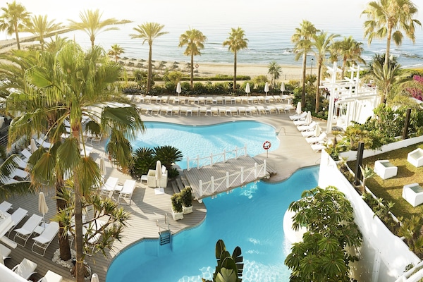 5 outdoor pools, open 10:00 AM to 7:00 PM, pool umbrellas, sun loungers