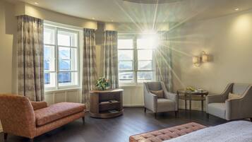 Junior Suite | Premium bedding, down duvets, minibar, in-room safe