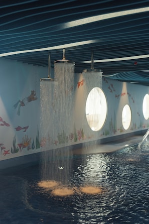 Indoor pool - Suvretta House (St. Moritz)