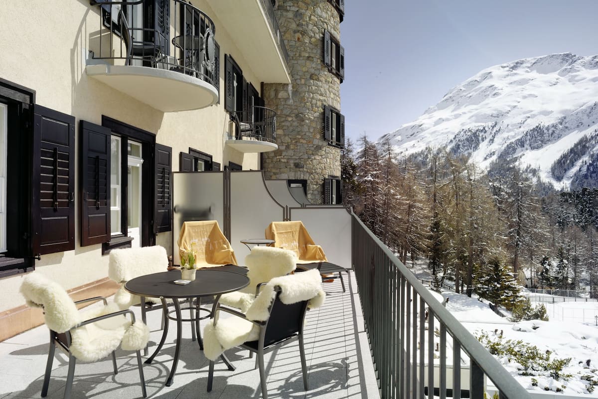 premium bedding, down duvets, minibar, in-room safe