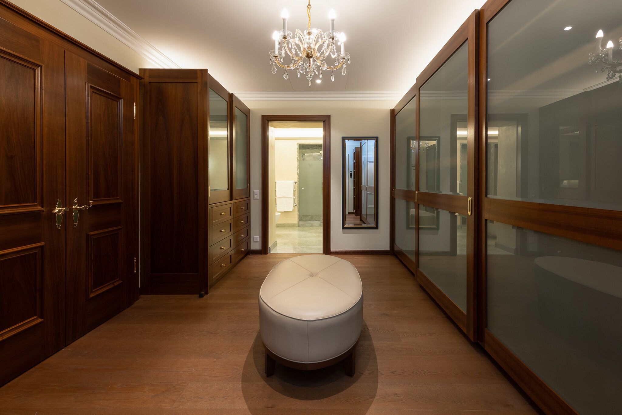 Premium bedding, down comforters, minibar, in-room safe