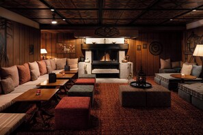 3 bars/lounges - Suvretta House (St. Moritz)