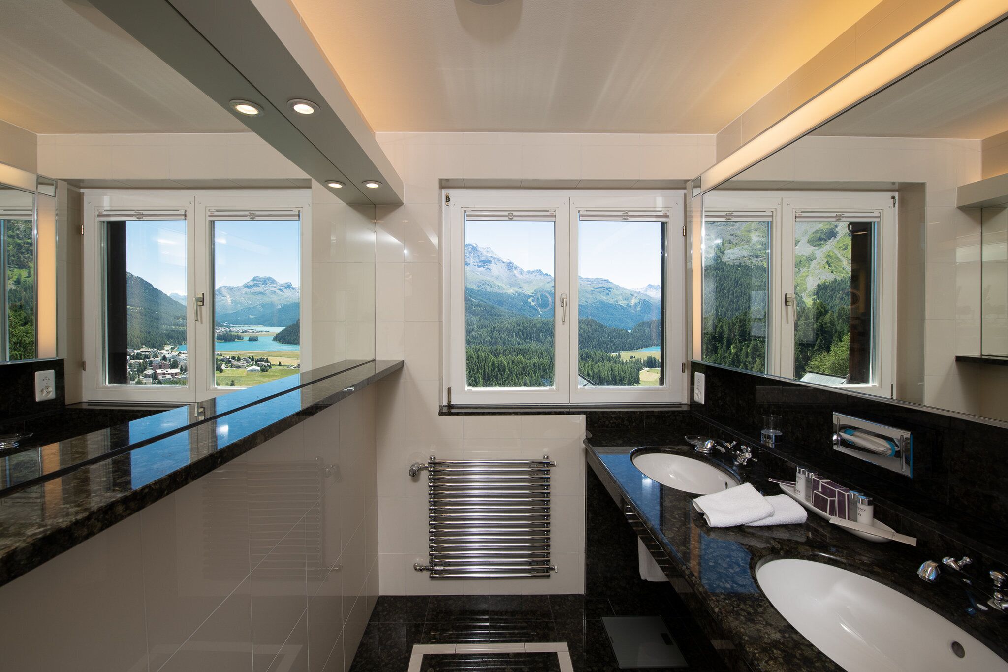 deluxe double room (lake) | property amenity