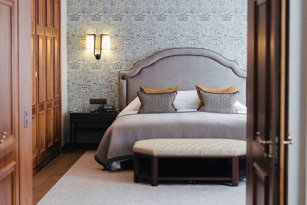 Luxe beddengoed, donsdekens, een minibar, een kluis op de kamer