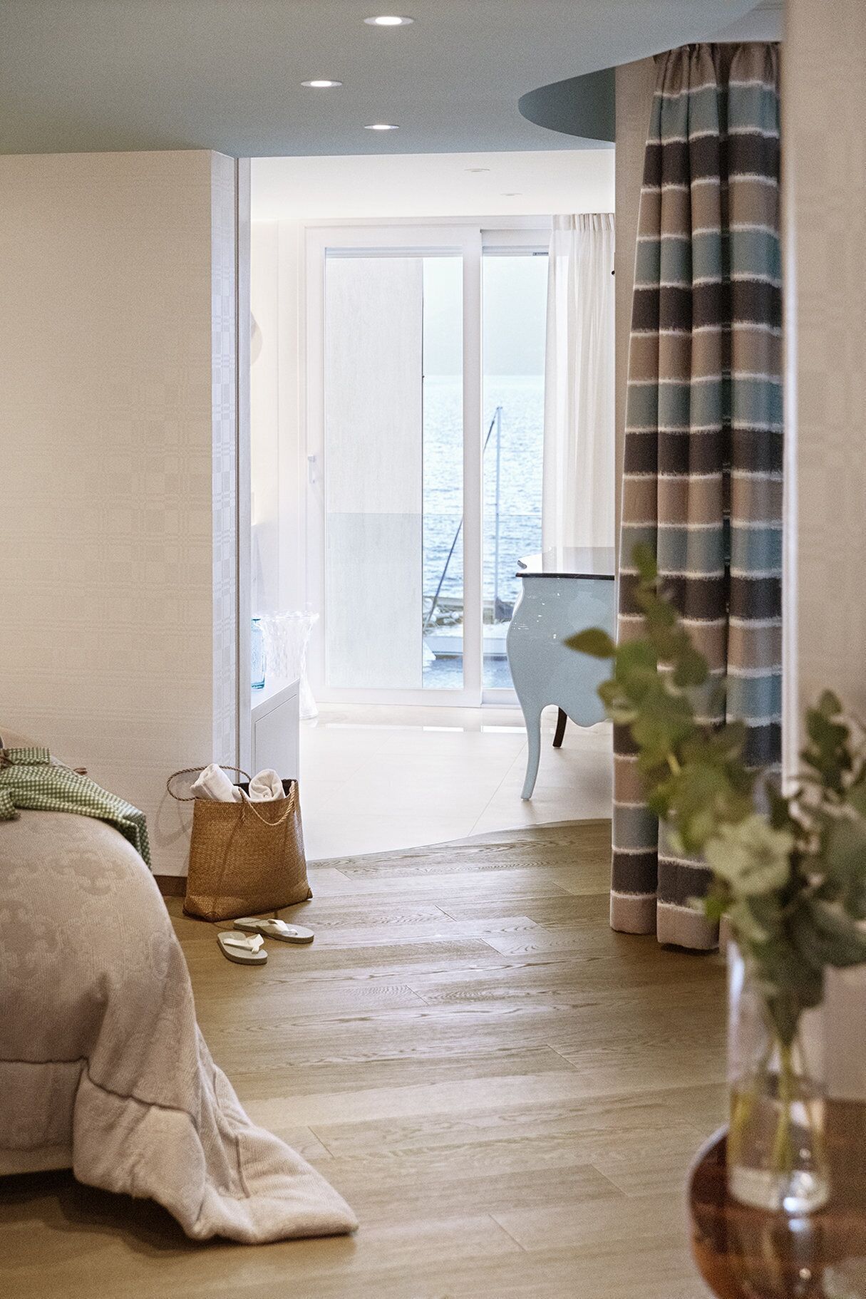 superior suite, lake view | 1 bedroom, premium bedding, down duvets, minibar