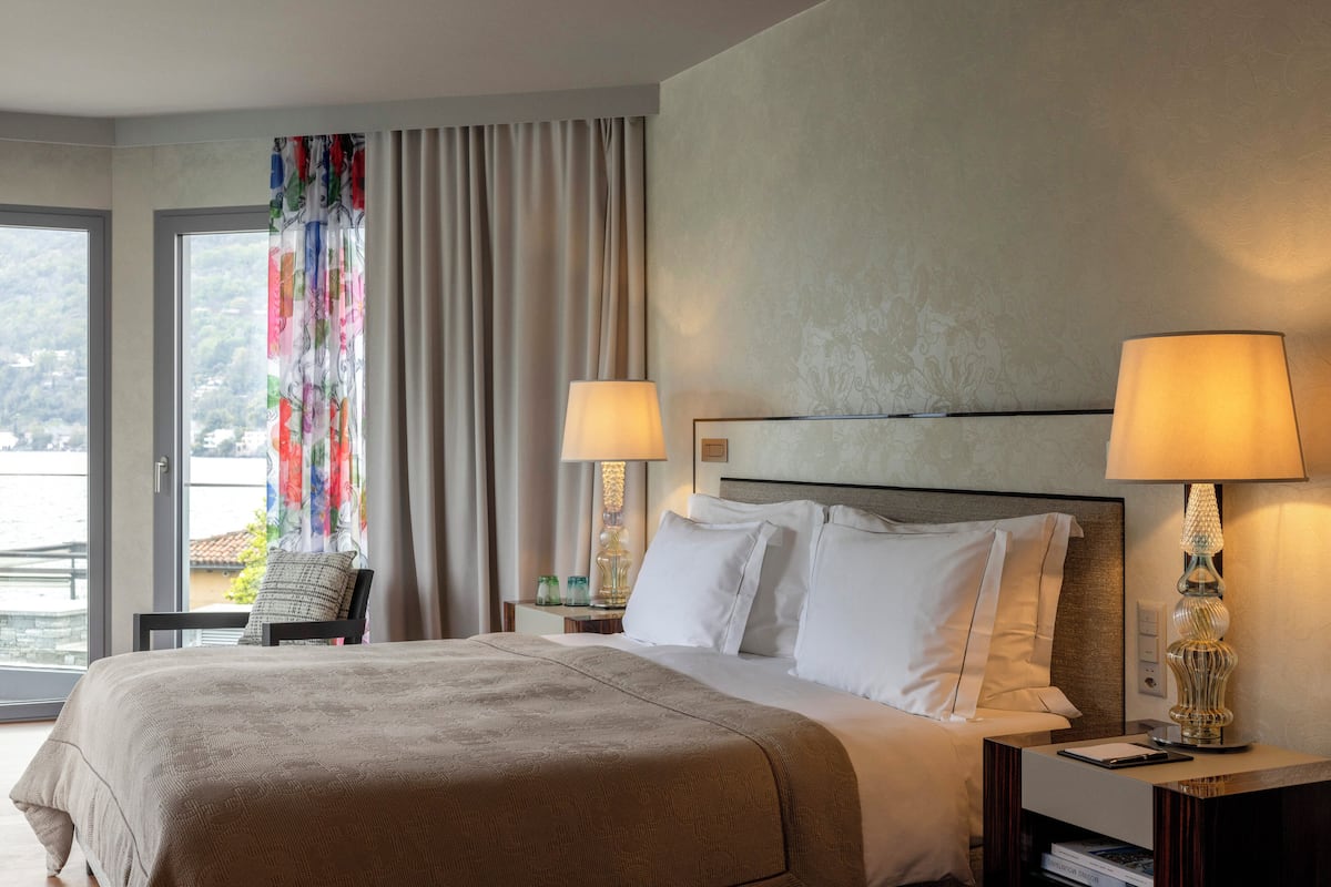 1 bedroom, premium bedding, down duvets, minibar
