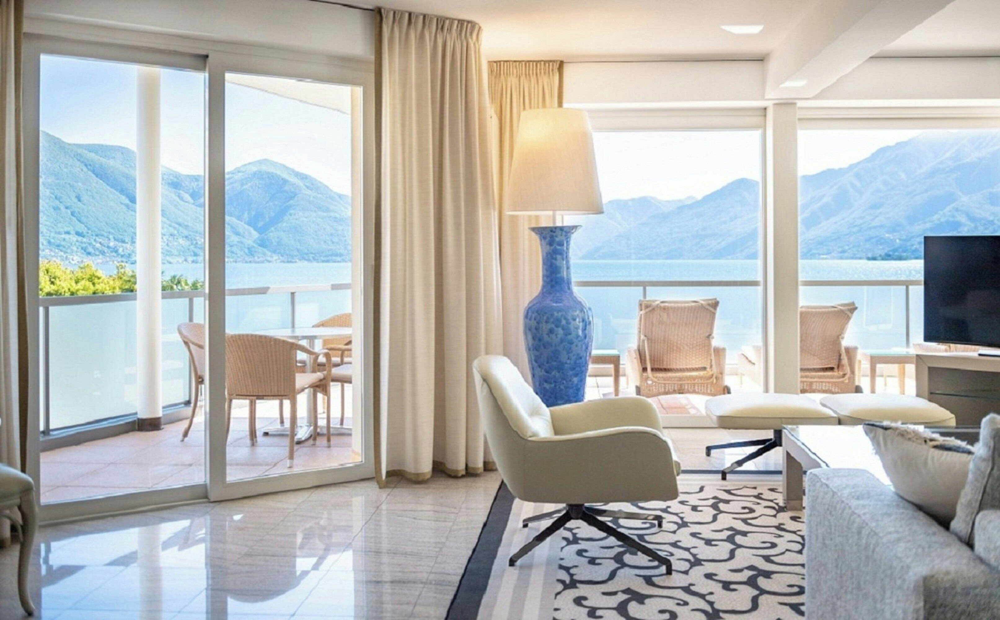 Roupas de cama premium, edredons de pluma, frigobar, cofres nos quartos