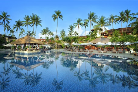 3 outdoor pools, pool umbrellas, sun loungers