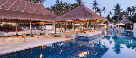 3 bars, bar en milieu de piscine, bar en bord de piscine