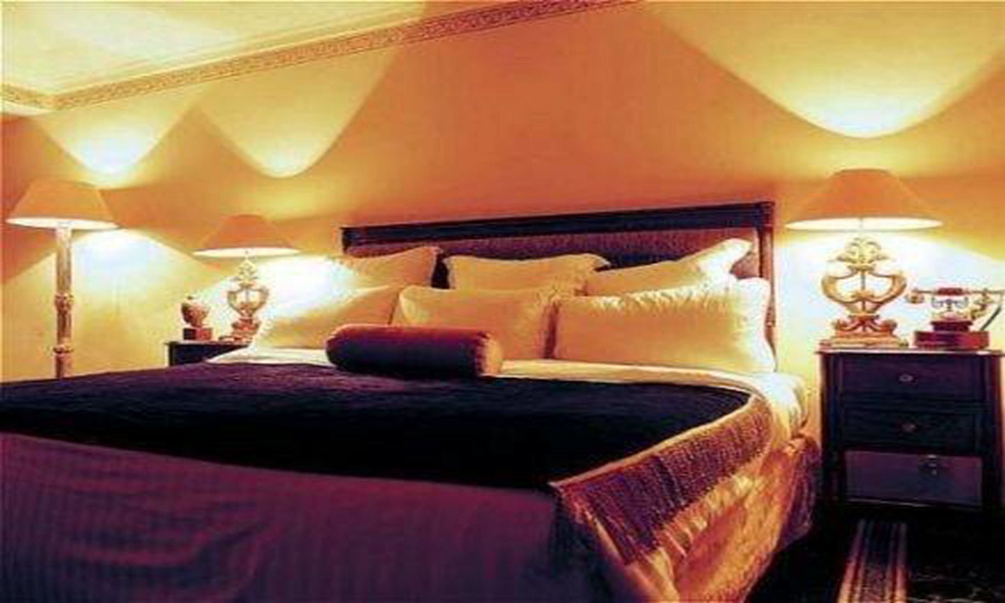 Executive tweepersoonskamer, toegang tot de clublounge | Een minibar, een kluis op de kamer, een bureau, verduisterende gordijnen