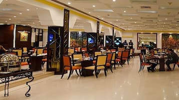 Päivittäinen buffetaamiainen (10 PKR per henkilö)