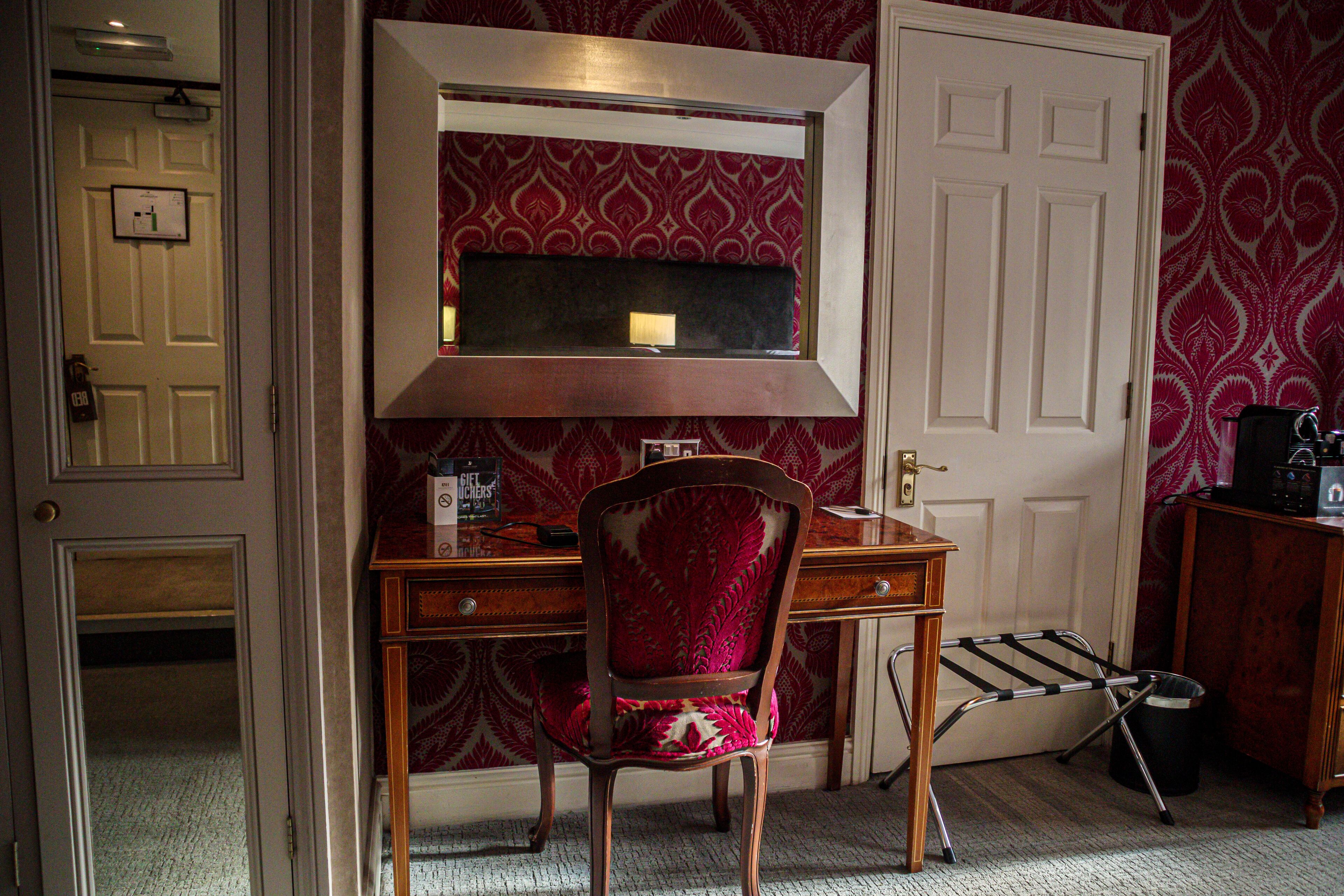 egyptian cotton sheets, premium bedding, in-room safe