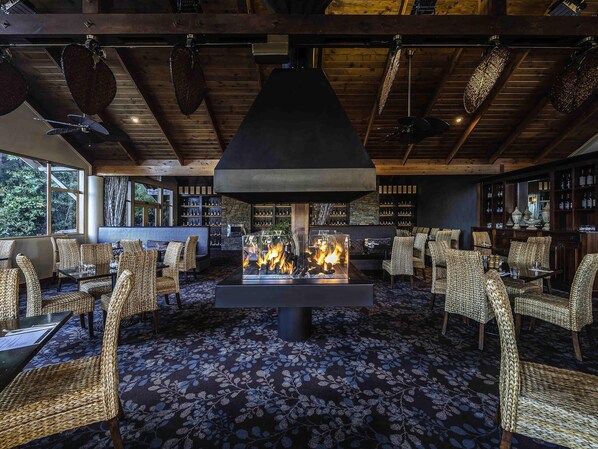 Breakfast, lunch, dinner served; al fresco dining 