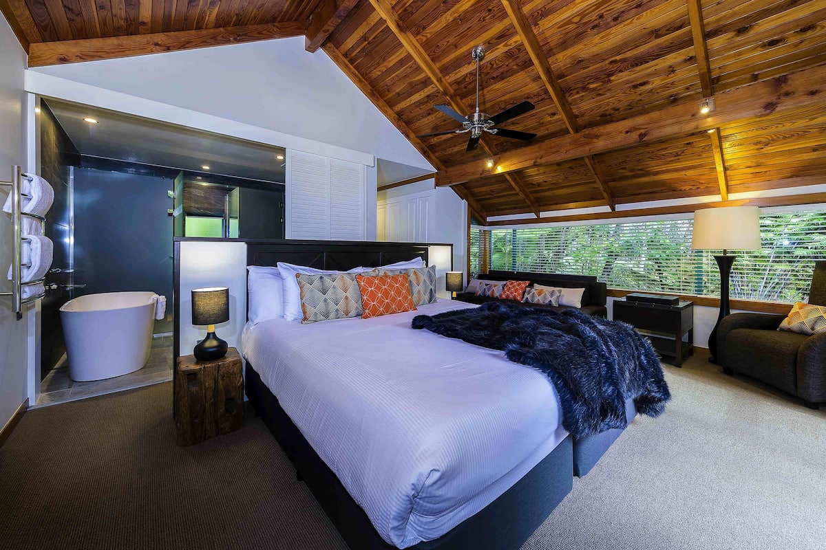 Chalet, 1 King Bed (Rimu) | 1 bedroom, in-room safe, desk, iron/ironing board