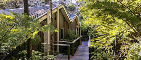 Chalet, 1 King Bed (Rimu)