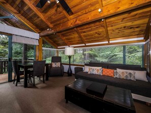 Chalet, 1 Queen Bed (Kauri)