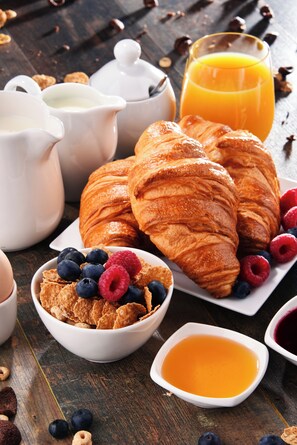 Daily English breakfast (GBP 14.95 per person)