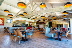 2 restaurants, breakfast, lunch, dinner served; French cuisine