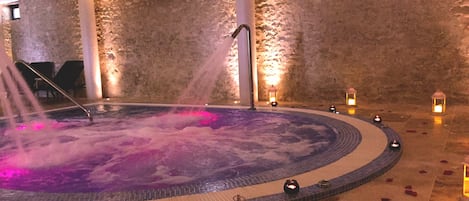 Sauna, poreallas, vartalohoitoja, vartalokääreitä, vartalon kuorintoja