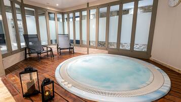 Sauna seca, banheira de hidromassagem, tratamentos corporais