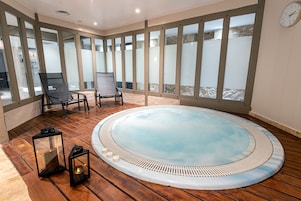 Sauna, bañera de hidromasaje, tratamientos corporales