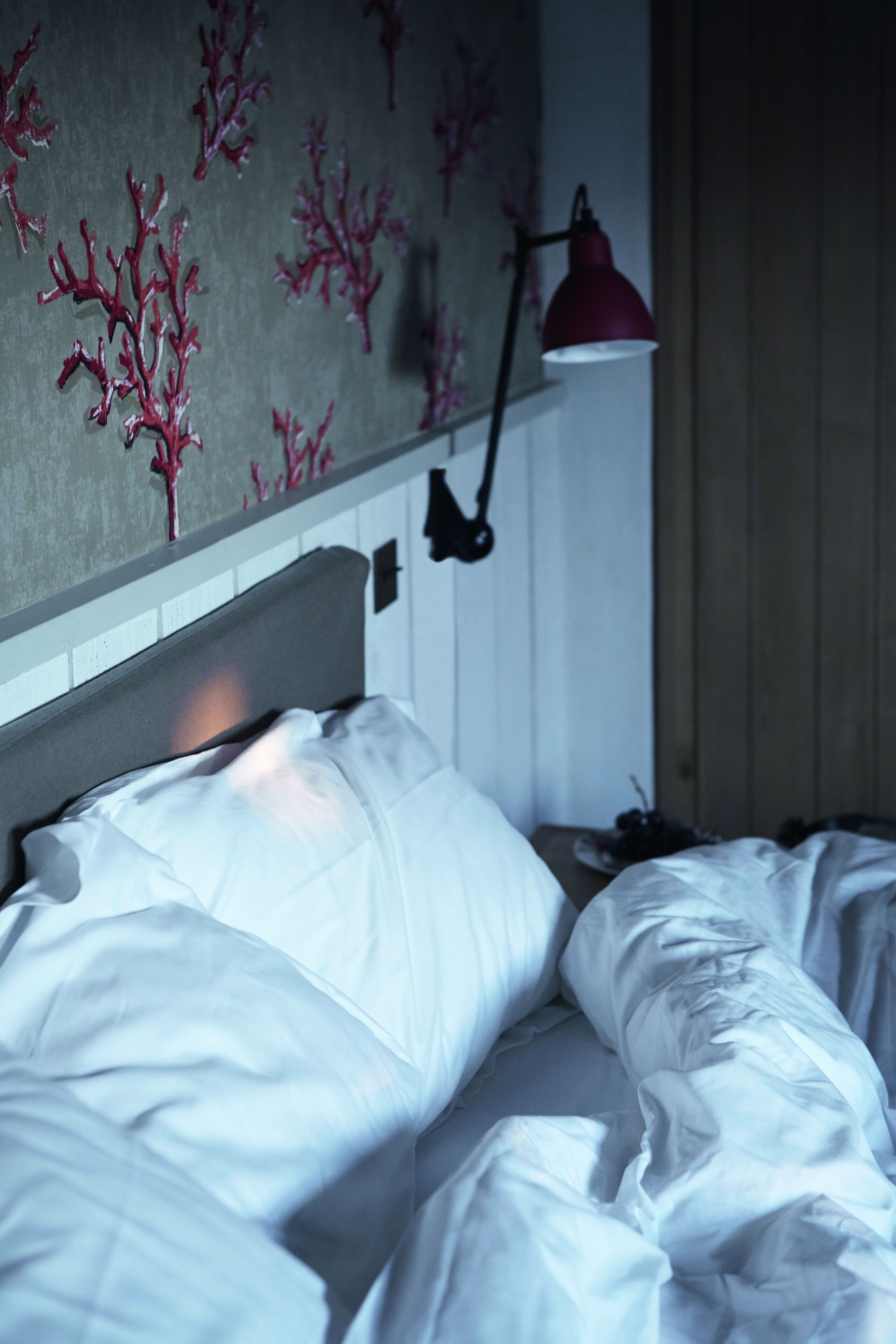 Roupas de cama premium, frigobar, cofres nos quartos