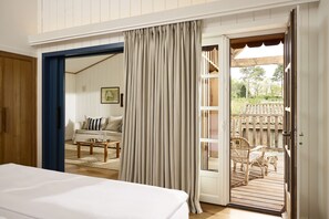 Suite Prestige | Premium bedding, minibar, in-room safe, individually decorated
