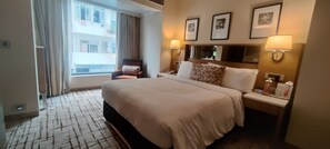 Standard Room, 1 Double Bed | Premium bedding, minibar, in-room safe, desk