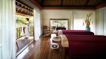 Couples treatment room(s), hot tub, body treatments, aromatherapy
