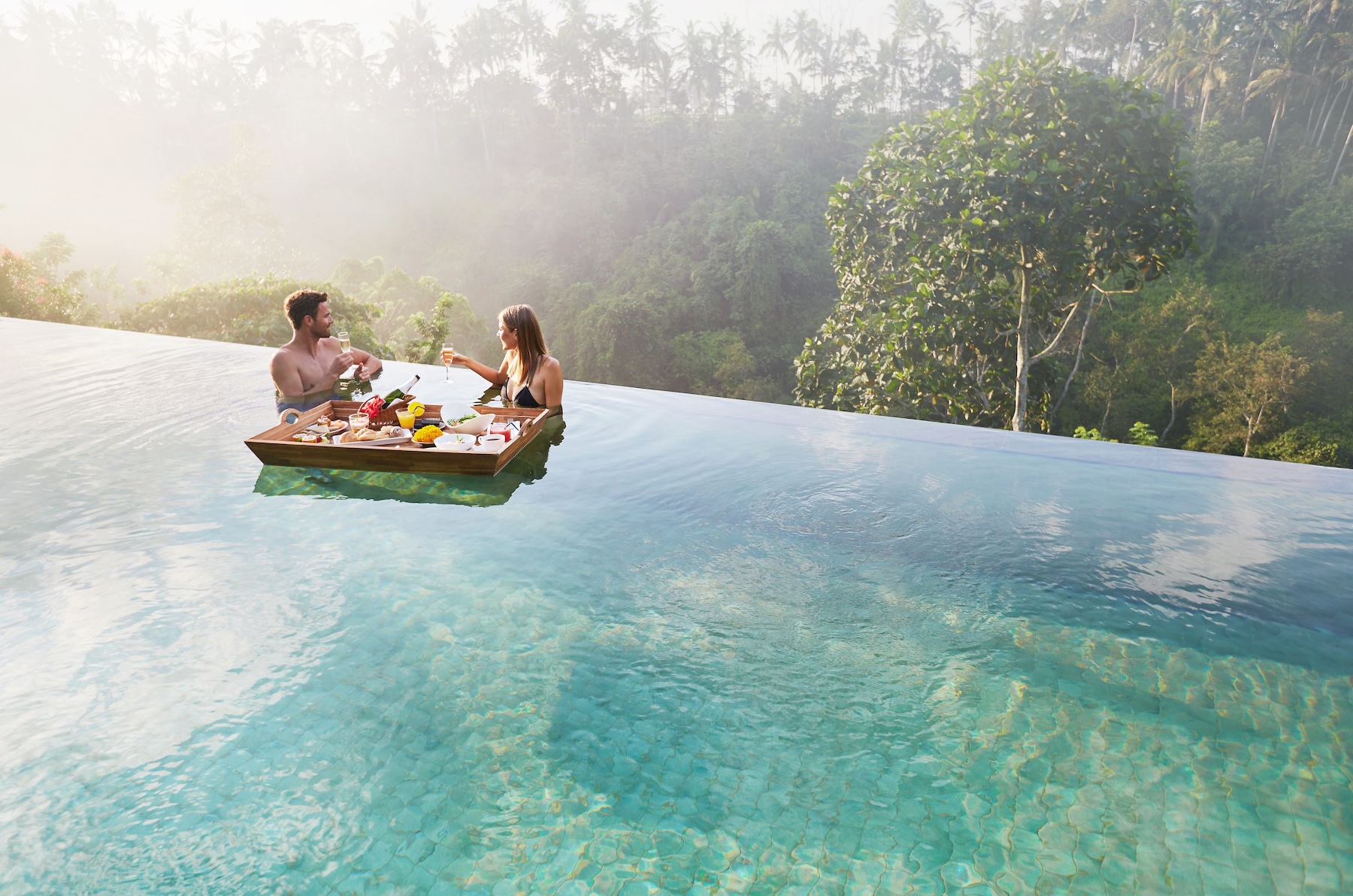2 outdoor pools, sun loungers
