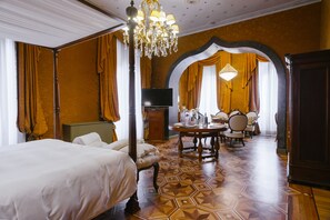 Premium-Suite | 1 Schlafzimmer, hochwertige Bettwaren, Minibar, Zimmersafe