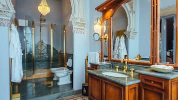 Artículos de tocador gratuitos, batas, pantuflas, bidet