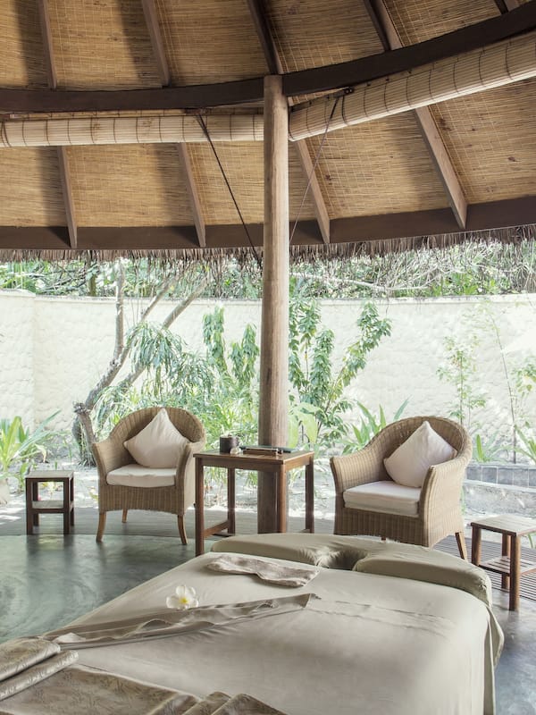 Body treatments, hydrotherapy, aromatherapy, hot stone massages