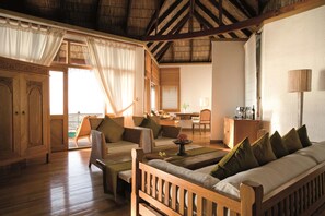 Minibar, in-room safe, individually decorated, individually furnished - Coco Palm Dhuni Kolhu (Dhunikolhu)