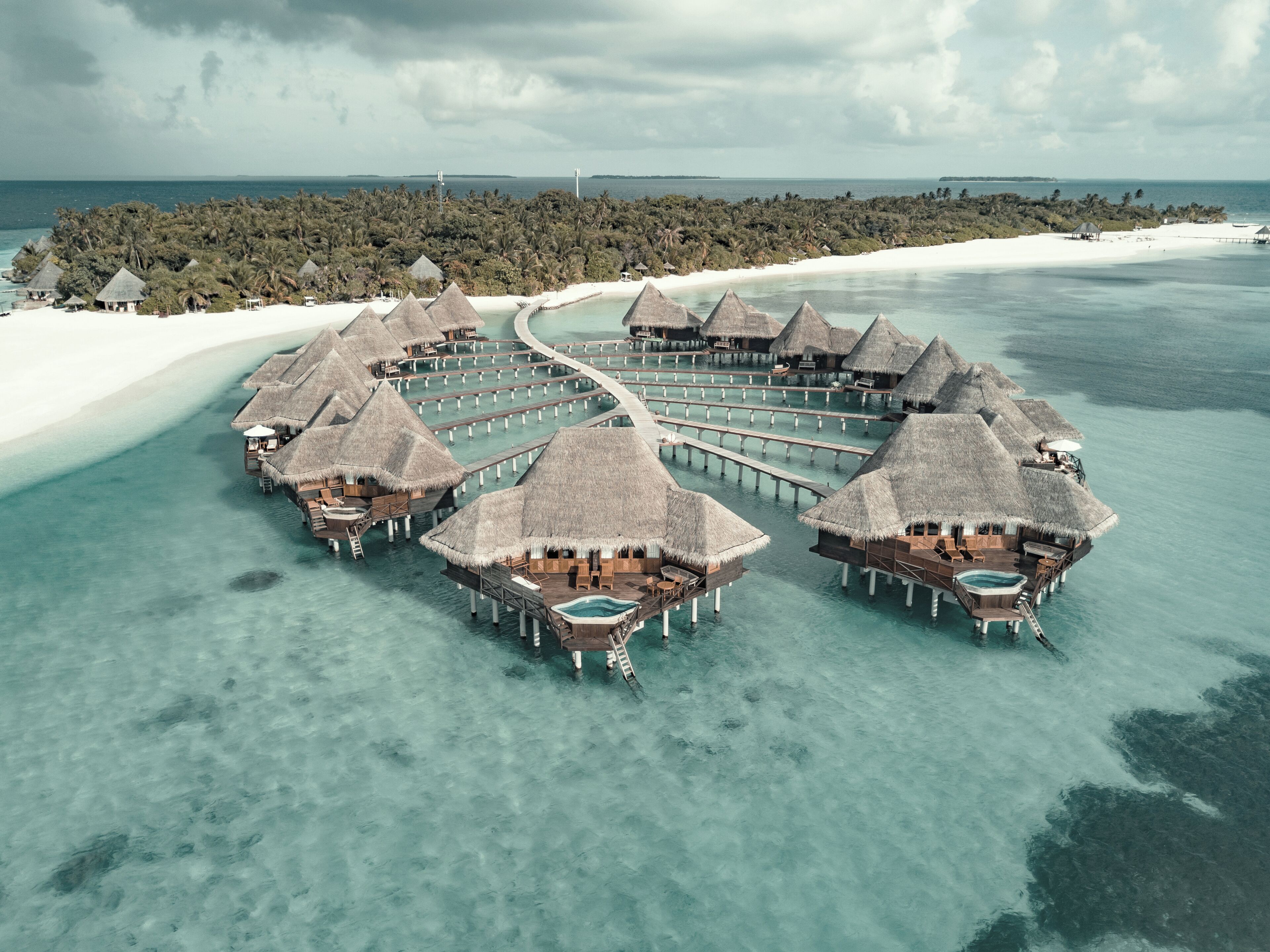 Sunset Lagoon Villa | Minibaari, tallelokero huoneessa, yksilöllisesti sisustettu