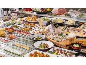 Breakfast and dinner served, international cuisine