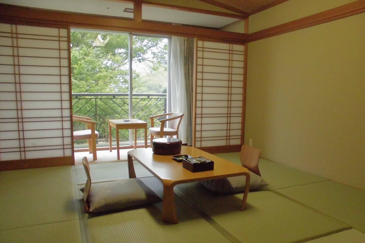 Japanese-Style Quadruple Room with Sunrise View, Smoking | In-room safe, desk, blackout curtains, free WiFi