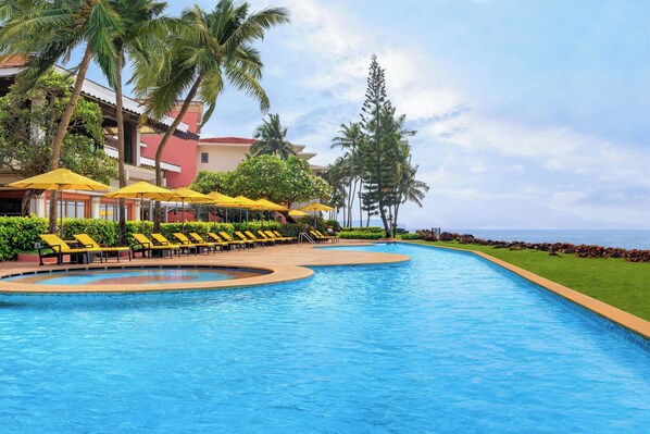 2 outdoor pools, open 10:00 AM to 7:00 PM, free pool cabanas