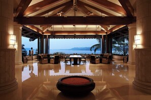 Lobby-Lounge