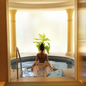 Couples treatment room(s), sauna, hot tub, steam room, body treatments