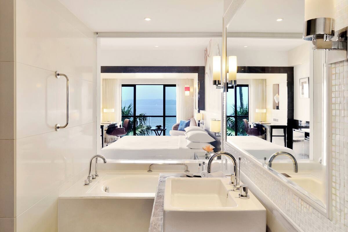 minibar, in-room safe, individually furnished, desk