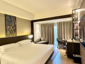 Room, 1 King Bed, Garden View