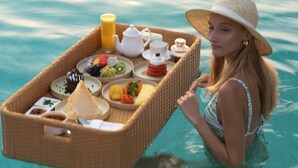 3 restaurantes; se sirven desayunos, comidas, cenas y brunch