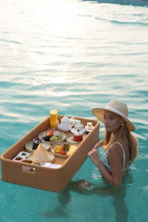 3 restaurants; breakfast, lunch, dinner and brunch served  - Goa Marriott Resort & Spa (Panaji)