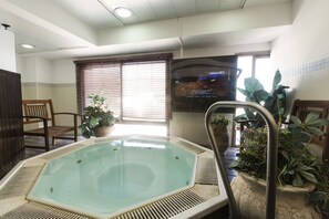 Seasonal outdoor pool - Nazareth Plaza Hotel (Nazareth Iliit)