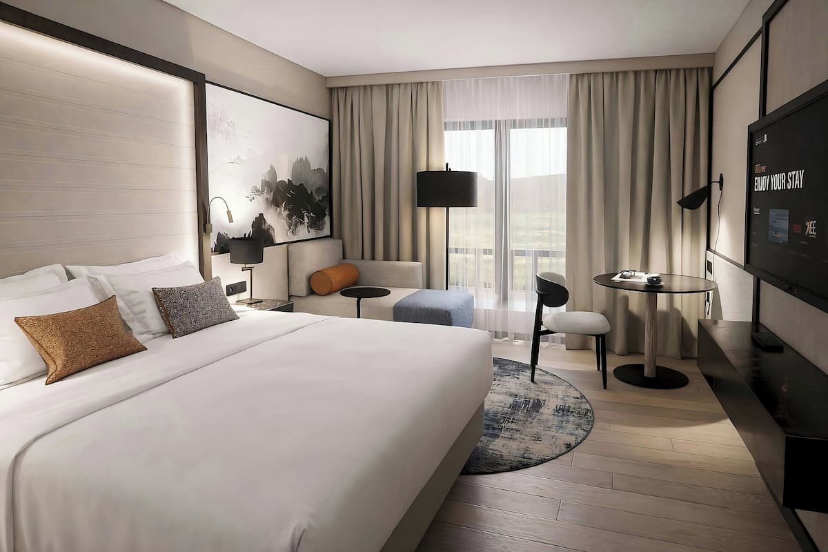 Premium bedding, in-room safe, desk, iron/ironing board