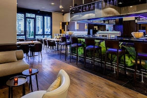 Garden views, open daily - Munich Airport Marriott Hotel (Freising)